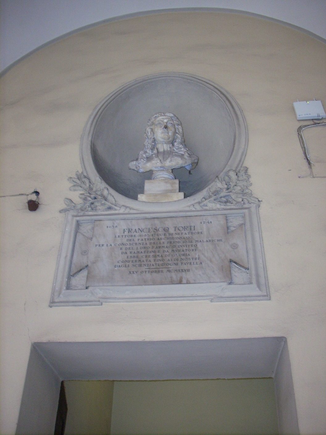 Francesco Torti's bust, University of Modena - 1.JPG